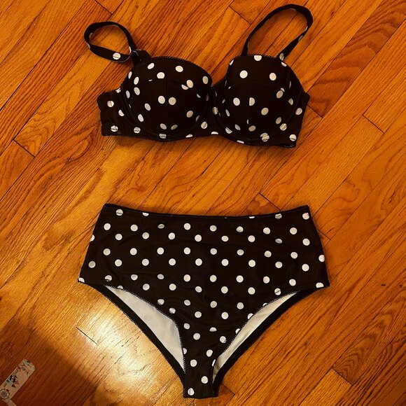 Elegant Black and White Polka Dot Bikini Top - Picture 3 of 8